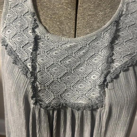 **SOLD ON MERCARI**Knox Rose gray flowy boho sleeveless women’s top size medium - Picture 2 of 8